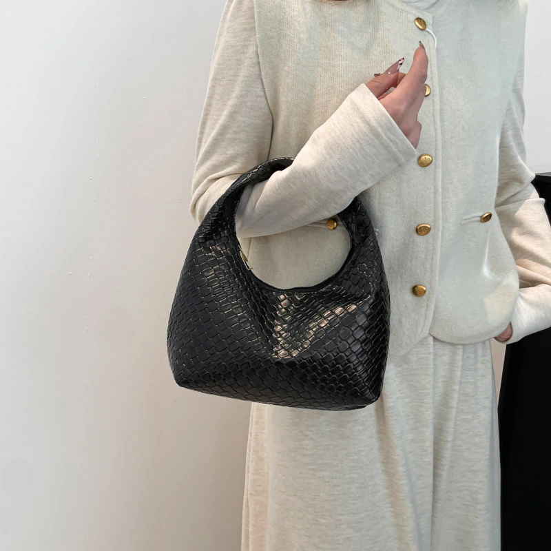 Fashion Trendy Woven Commuting Minimalist Tote Shoulder Bag Niche Design Underarm Shoulder Bag Large Capacity Shoulder Bag 2024