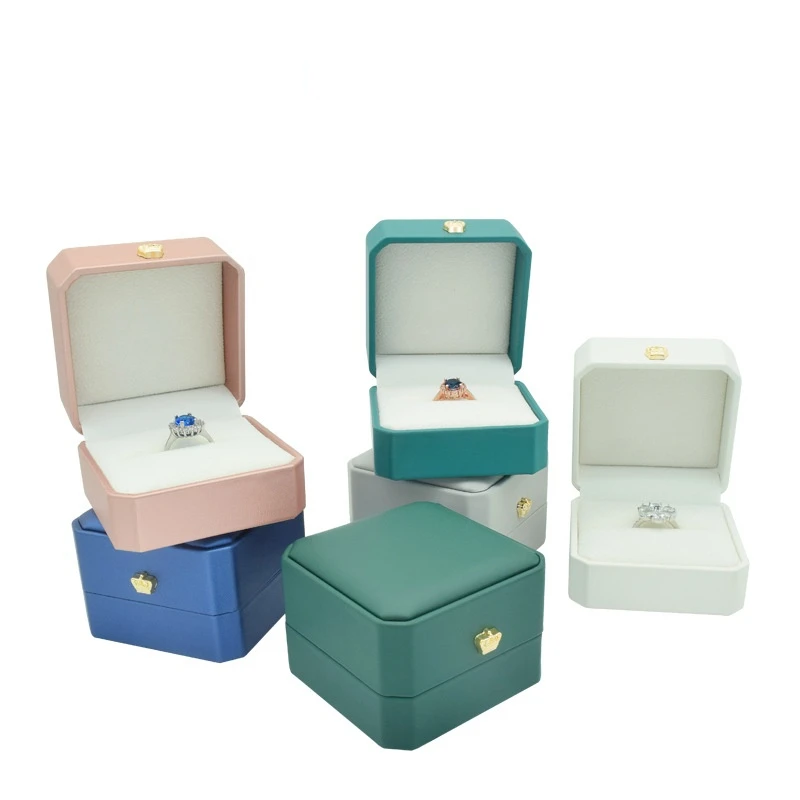 

PU Leather Octagonal Jewelry Box Ring Bracelet Pendant Necklace Box Jewelry Packaging with Crown Buckle Jewelry Storage Box
