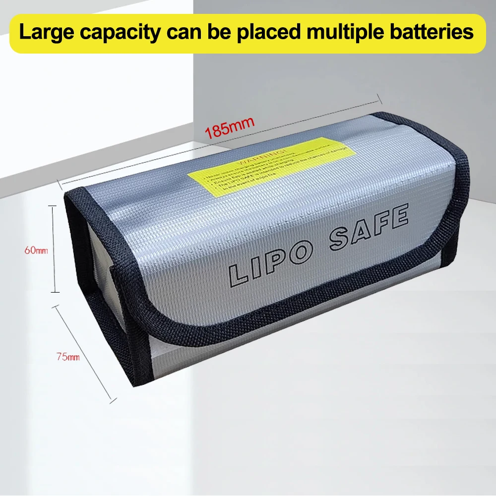 Vue de face du sac ignifuge LiPo avec sangle de transport et étiquette de certification. Sac de sécurité antidéflagrant pour batterie LiPo - Charge et transport sécurisés.