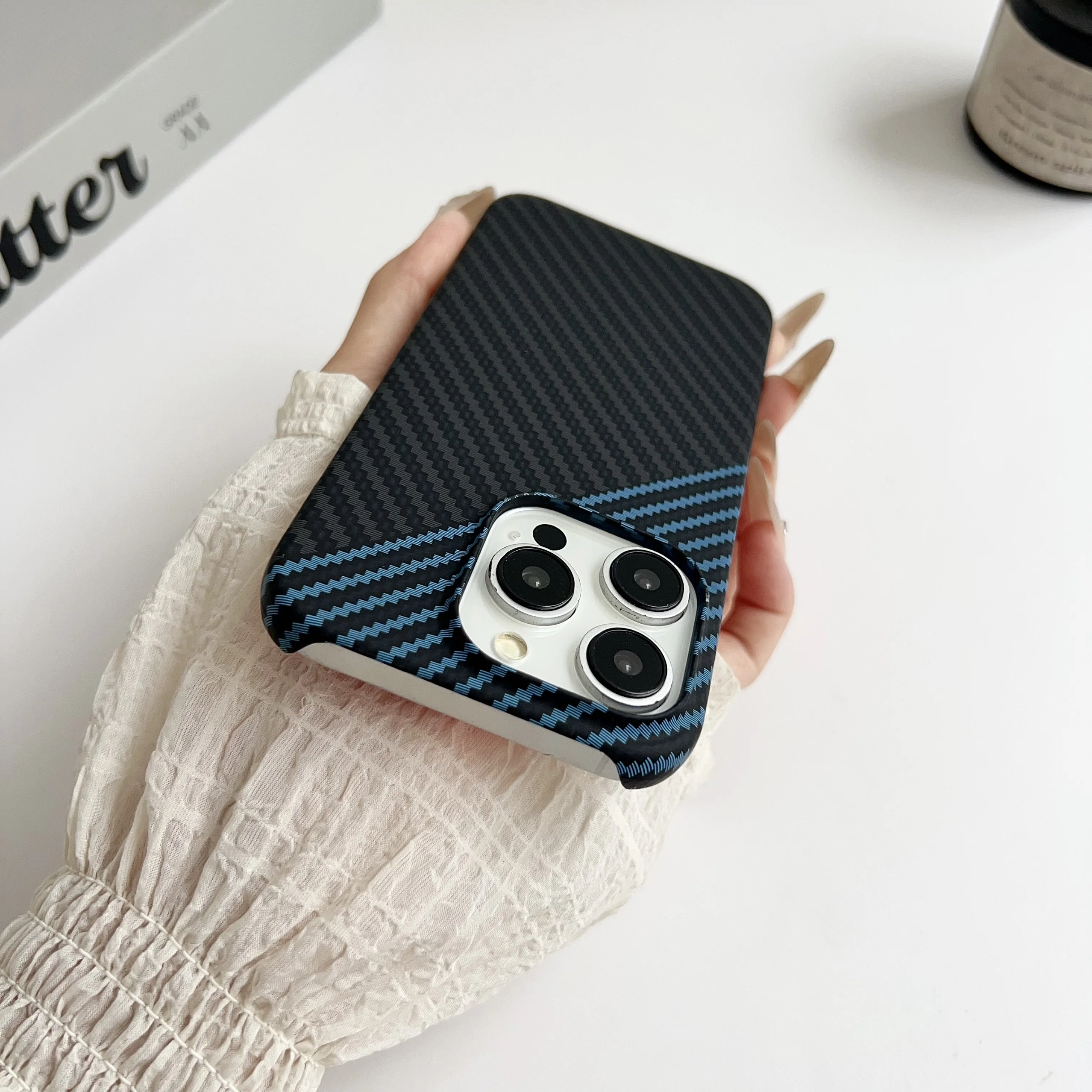 Sleek Carbon Fiber Texture Ultra-Thin Matte Protective Cover