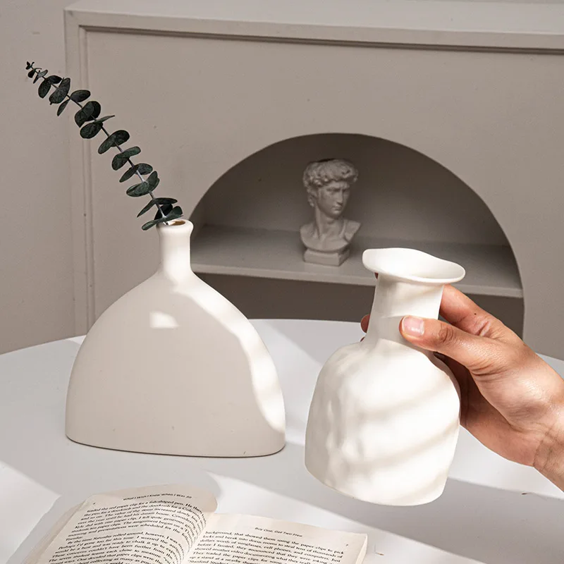 Description Picture 5 of itemDecorative White Flower Bottle Modern Plastic Flower Vase Living Room Decoration Vase for Plant Desktop Ornament Wedding Decor