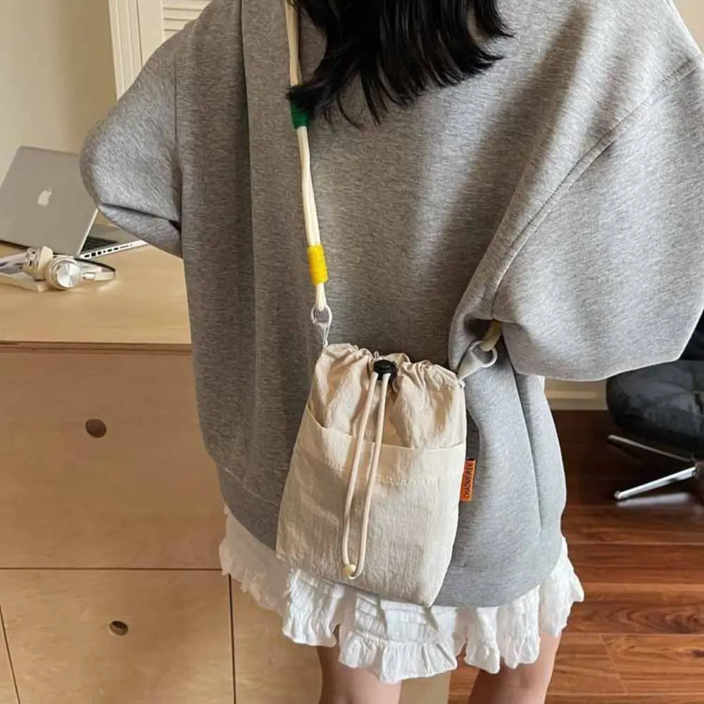 Borsa a secchiello piccola con tracolla e coulisse, in nylon ad asciugatura rapida, con portaborraccia, tasca frontale e manico, a tracolla - immagine 3