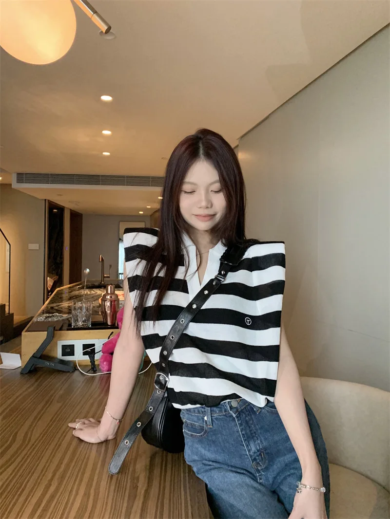 

2022 Summer New Korean Style Ins Striped Sleeveless Collar Temperament All-match Casual Knitted Vest Women dropshipping