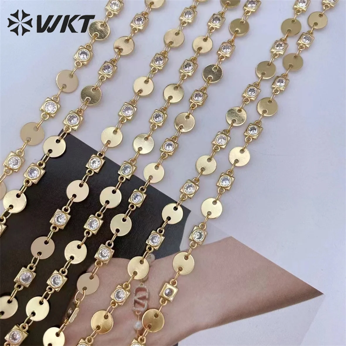 

WT-RBC221 Wholesale Newest Fashion Brass 18k Gold Palted Round Charm With Zircon Chain Sell By Meter Handmade Metal Accessories