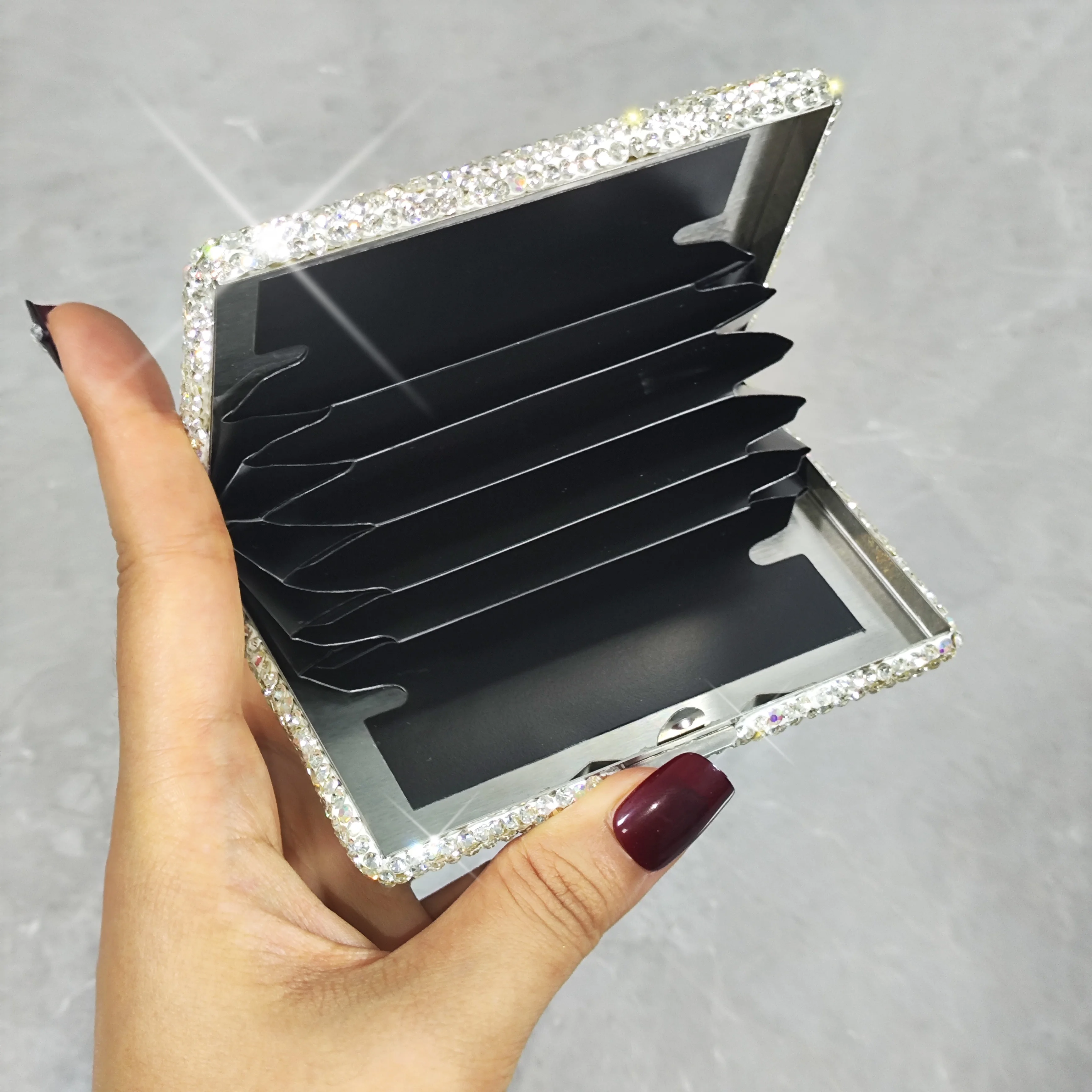 High appearance level stainless steel card holder artificial diamond ultra-thin and compact bank card holder 3