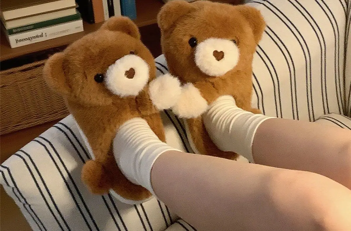 Kreative braune Umarmungsbär-Hausschuhe für Damen, stereoskopische Tierfell-EVA-Clogs, weiche, pelzige Kuschelbären-Hausschuhe für den Innenbereich – Detail 12