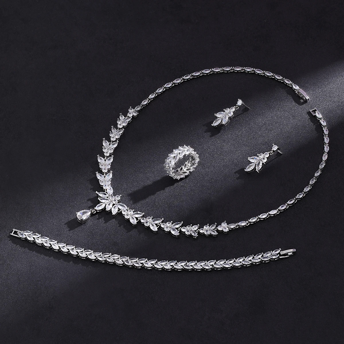 

2024 Popular 4-piece Set for Women's Jewelry Necklace Earrings Bracelet Ring Jewelry Set for Bride's Large Wedding Jewelry Set