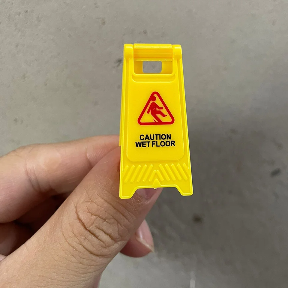 SXX100067 | Cartelli Segnalatori Attendere 5 Minuti Prima Di Mettere A Terra Cartelli di avvertimento di pericolo, in aliano | RS