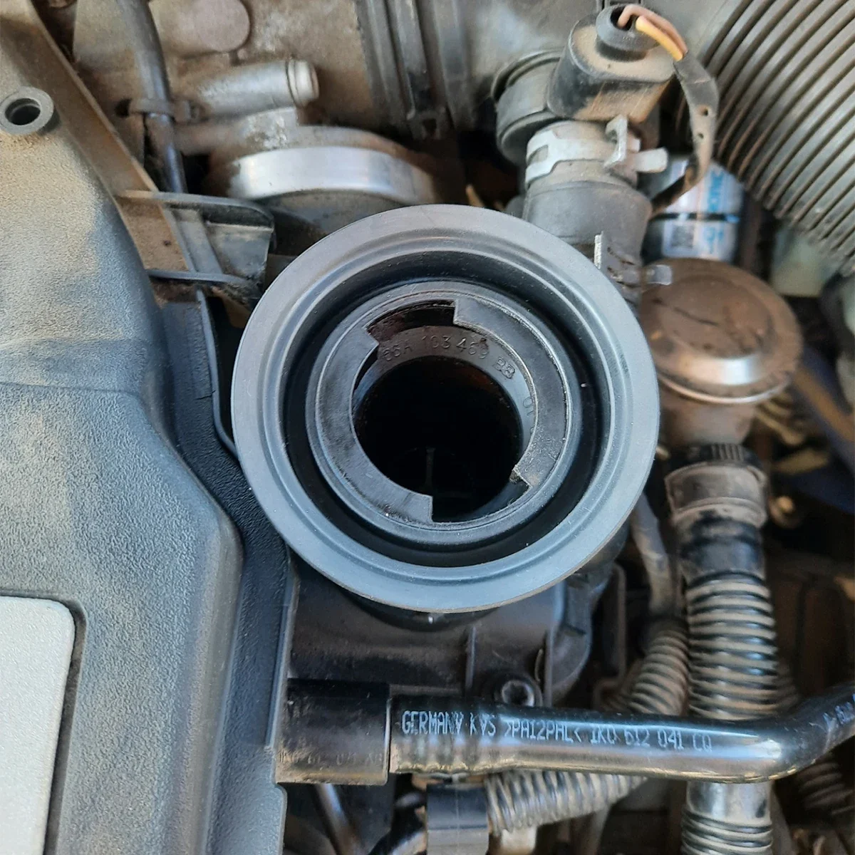 Fuel Tank Cover Fuel Tank Cap Fuel Cap Engine Oil Filler Cover Engine Oil Filler Cap For VW Golf MK2 MK3 MK4 MK5 MK6 A2 A3 A4 A5 A6 Gas Tank Lid Plug Replacement Parts 1985-2014