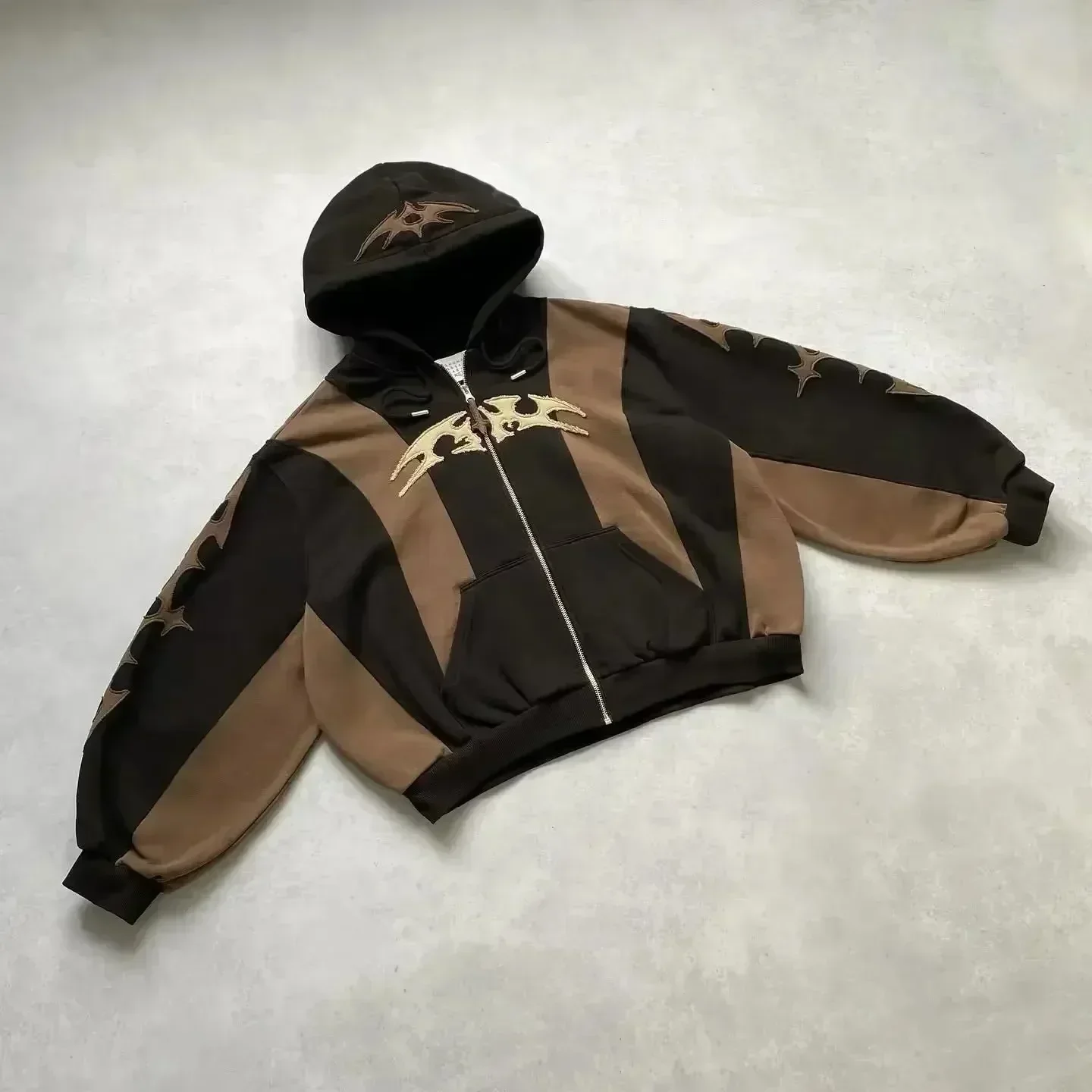 thumbnail image 1 of Sudadera con capucha estilo Harajuku para hombre y mujer, ropa americana, con parche de letras de gran tamaño y diamantes, estilo hip hop gótico, informal, Y2K, 1 of 4