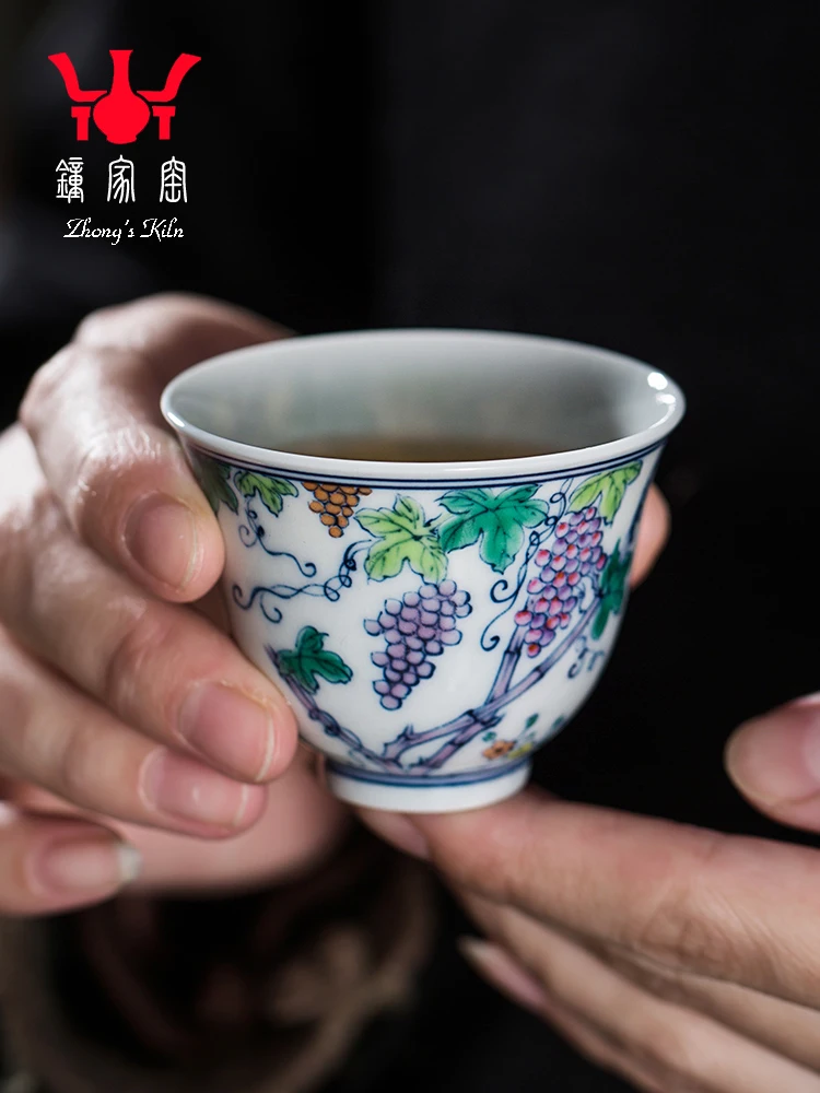 

Zhongjia Master Single Jingdezhen Chai Kiln Blue And White Hand Painted Colorful Grape Bell Cup Personal Kung Fu