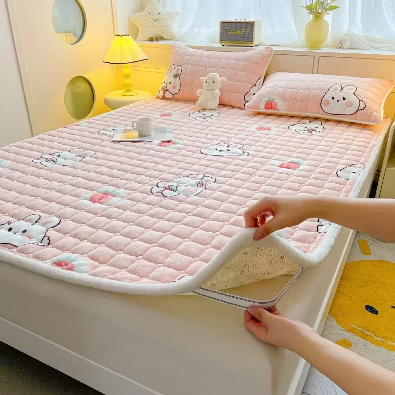 Warm Mattress Topper Quilted Bed Mat Cover Velvet Bed Linen Plaid Mattress Protection Pad матрасы для кровати (No Pillowcase)