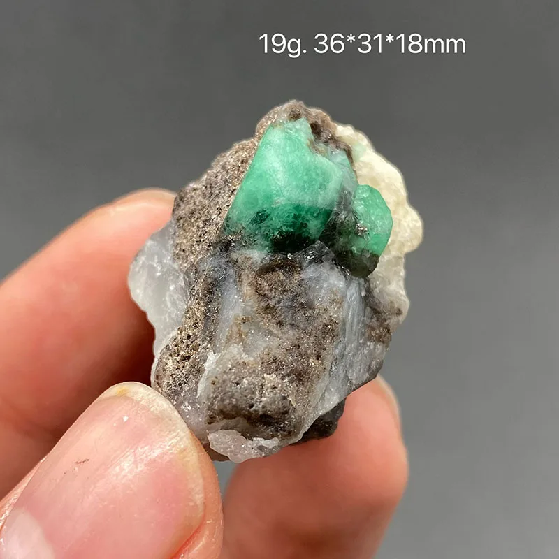 100%  Natural Emerald Mineral Specimens Stones and Crystals Healing Crystal