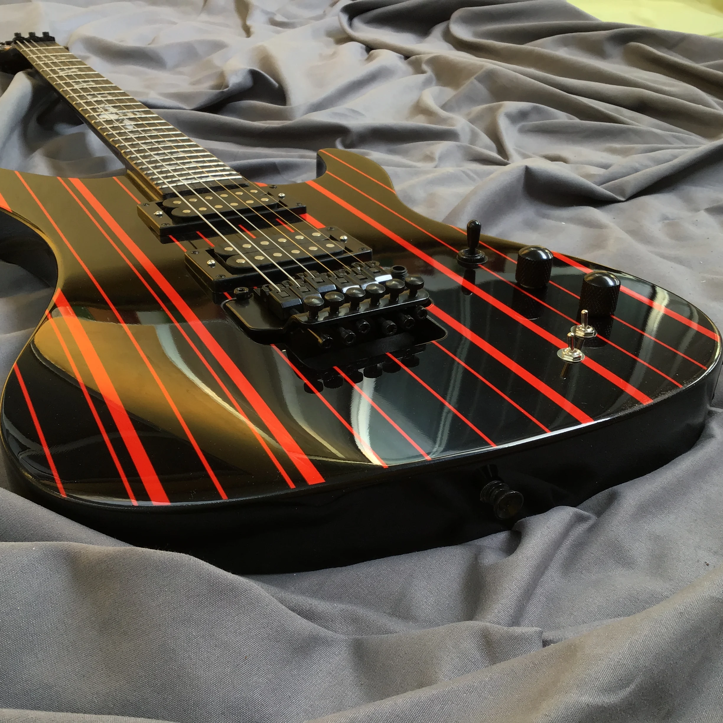 Electric Guitars Hardware Chrome Plating floyd rose bridge Black and Red Stripes right hand in stock