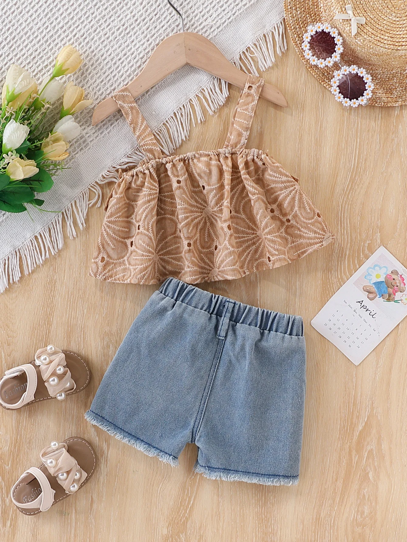 여아용 속이 비치는 자수 오프숄더 러플 탑 + 데님 프린지 반바지 스윗 쿨 스타일 투피스 세트