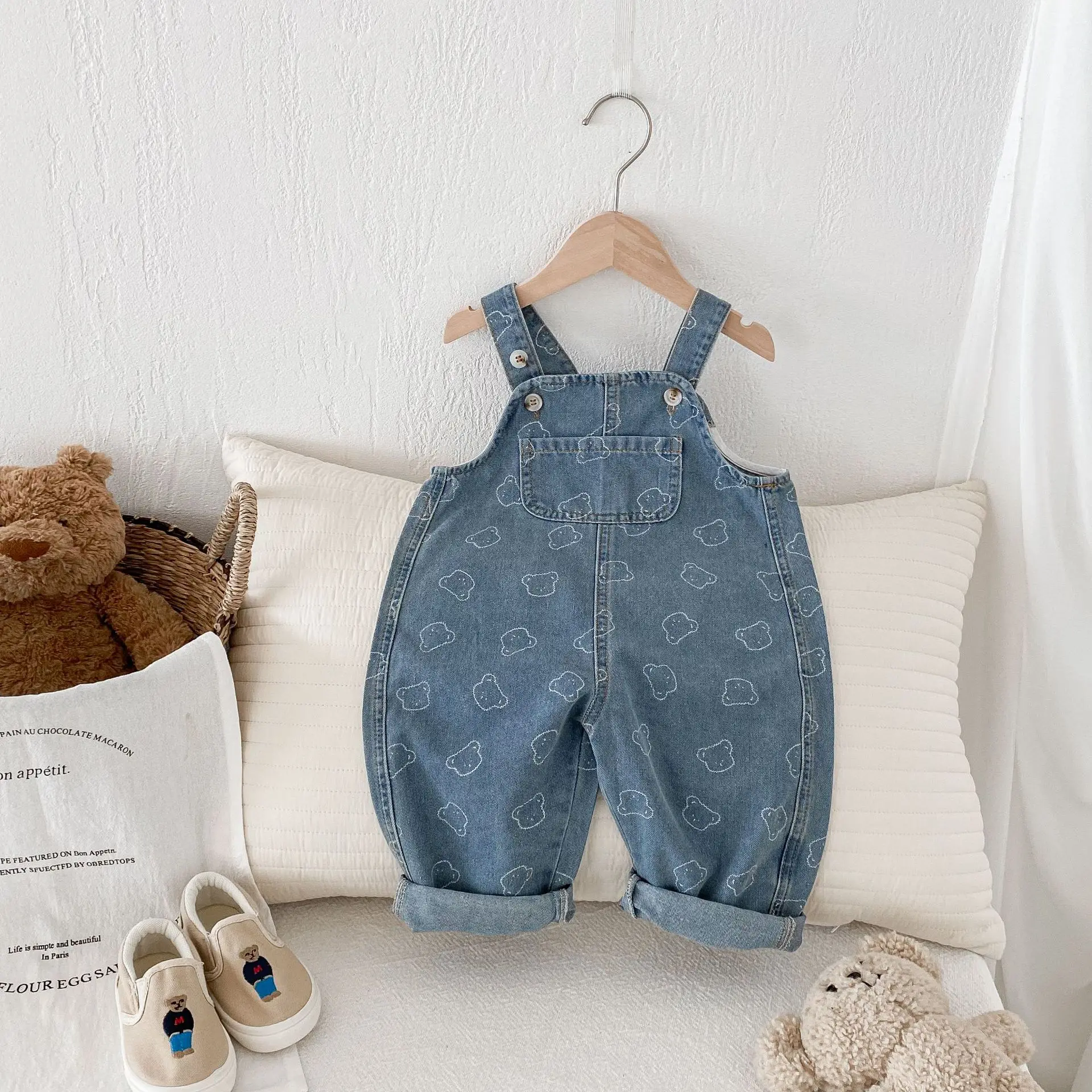2025 Spring New Children Loose Denim Overalls Cotton Baby Girls Cartoon Bear Print Casual Pants Boys Strap Trousers Kids Jeans