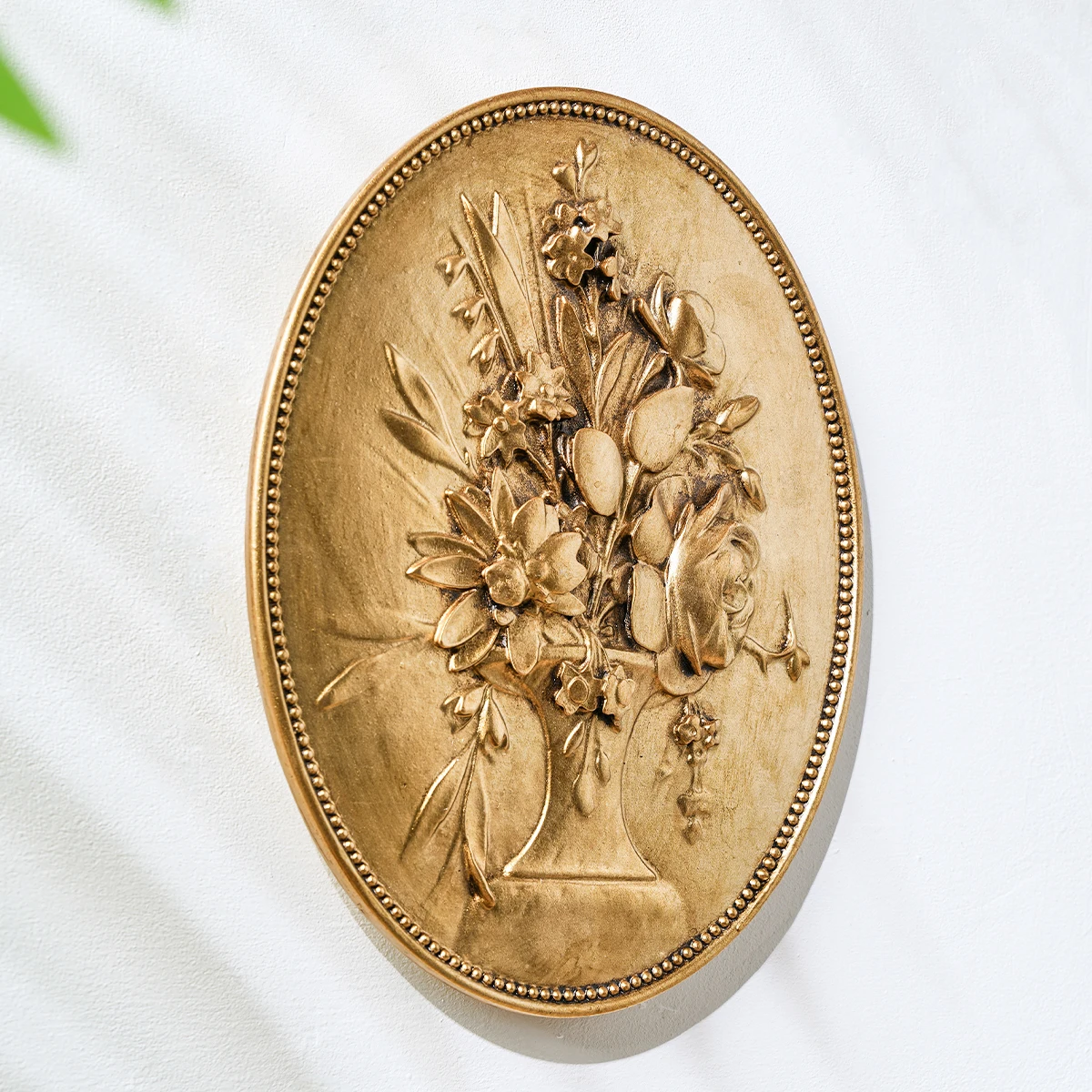 1PC, gold oval imitation relief carved resin material pendant, suitable for family hotel decoration and photography props