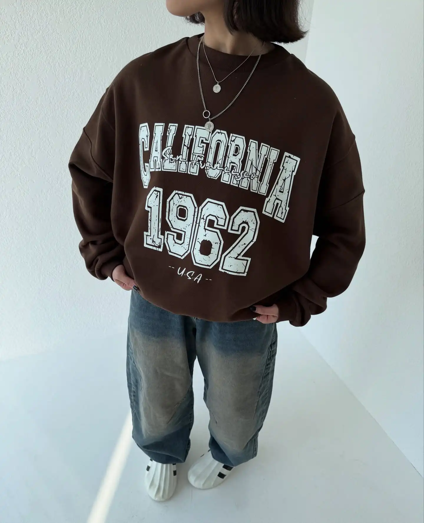 Why The Y2K Vintage Brown Sweatshirt Is The Ultimate Layering Piece For why-the-y2k-vintage-brown-sweatshirt-is-the-ultimate-layering-piece-for