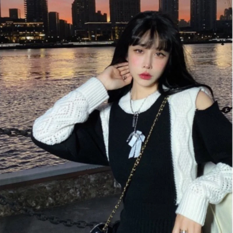 

Retro round neck sweater black and white contrast off-shoulder top women