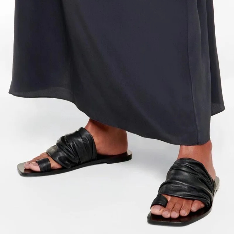 

Импортные модные тапочки из натуральной кожи с импортной подошвой из гибридной овчины