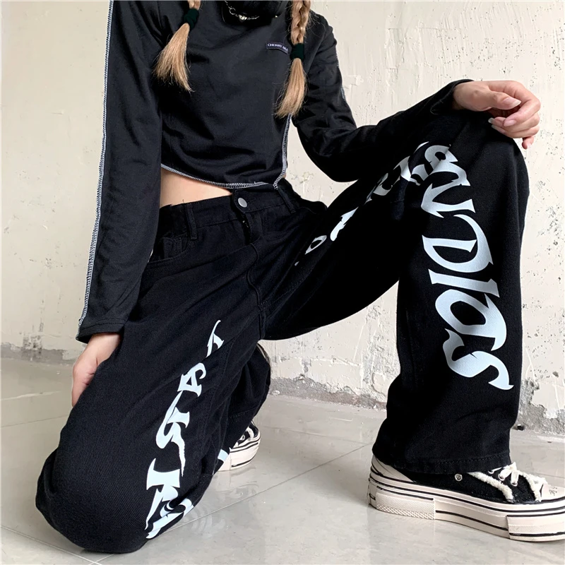 Black Baggy Jeans Women Spring Trend 