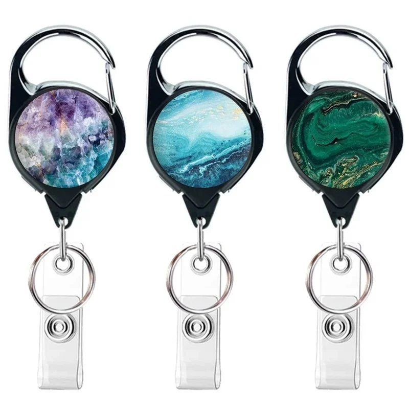 Рисунок 2 - Бейдж в европейском ретро-стиле с компасом и картой