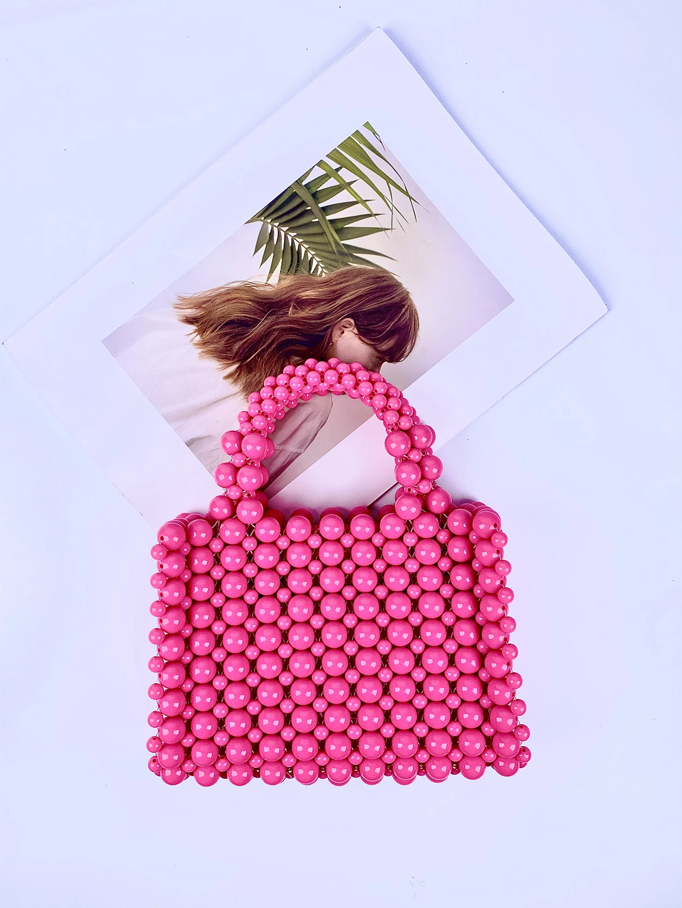 حقيبة نسائية من الأكريليك واللؤلؤ، مزينة بتطريز يد...