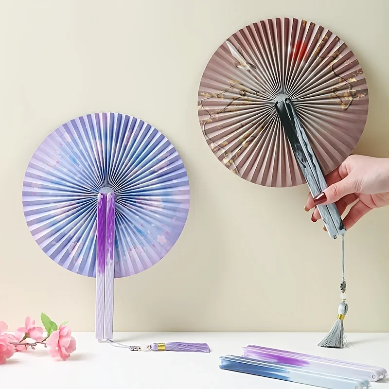Ventaglio Pieghevole in Carta con Chiusura Magnetica, Manico Lungo con Nappe, Ventaglio Tascabile Portatile per Facile Trasporto - immagine 2