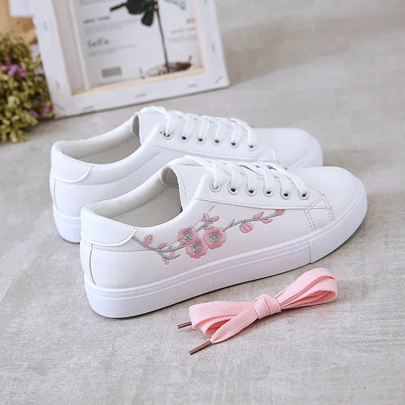 Korean Style Embroidery Women's Casual Sports Shoes Flat Breathable Low Top Spring Autumn sports shoes casual sneakers