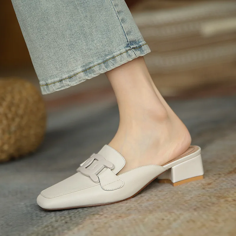 Женские шлепанцы Baotou, летние уличные шлепанцы с квадратным носком, модная женская кожаная обувь в британском стиле на квадратном каблуке, 2023