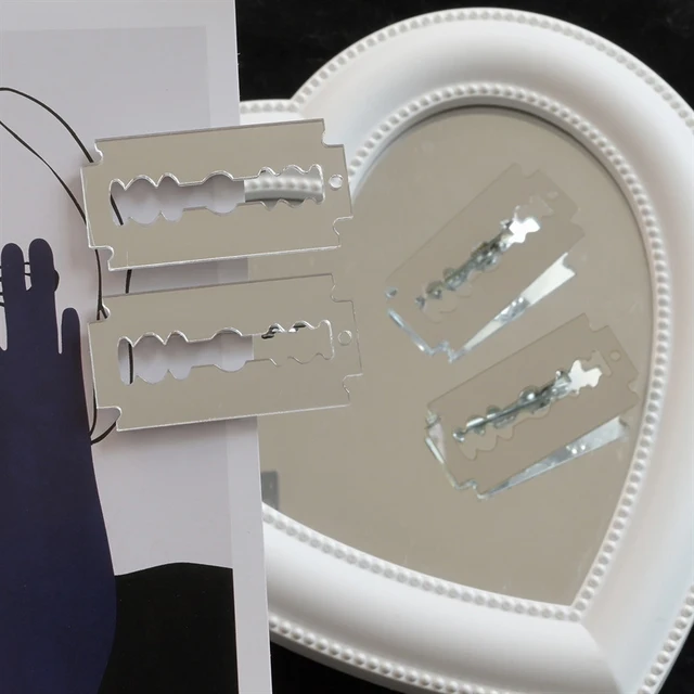 grampos de cabelo com lâminas simuladas de acrílico