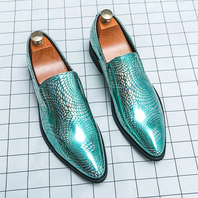 Fashion Loafers Men Shoes Green Business Casual Moccasins Pointed Toe Patent Leather Gentleman Dress Shoes Slip-On Leather
