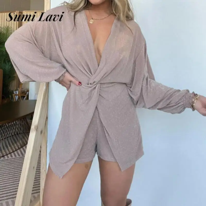 

2024 Sexy V Neck Bat Sleeve Shorts Romper Autumn Women Thin and Light Loose Jumpsuit Fashion Solid Color Twisted Club Playsuits