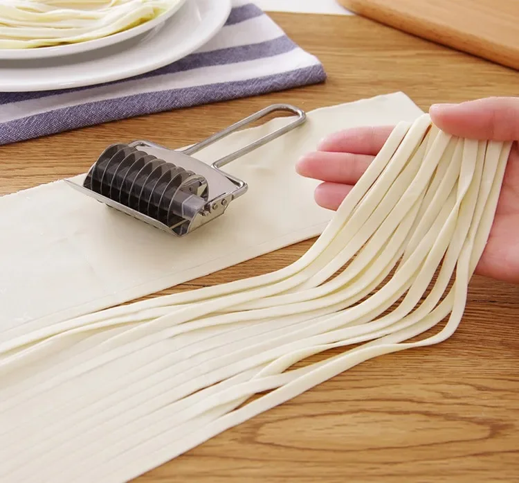 2PCS DIY Stainless Steel Noodle Lattice Roller Docker Dough knife Cutter Pasta Spaghetti Maker Manual Noodle Press Kitchen Tools