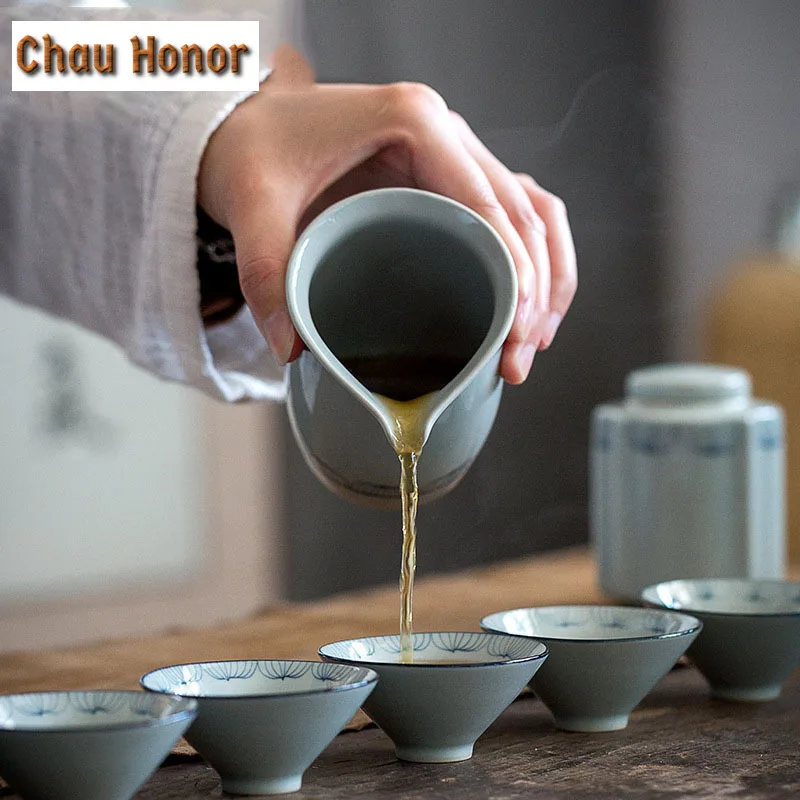 200ml Antique Blue And White Ceramic Tea Pitcher Tea Maker Fair Cup Hand-painted Lotus Cha Hai Kung Fu Tea Ceremony Accessories