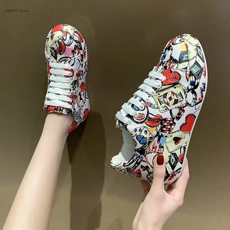 Spring and Summer New Style Hand-painted Graffiti Shoes Female White Shoes Leather Thick-soled Fashion Shoes Female Sports Shoes