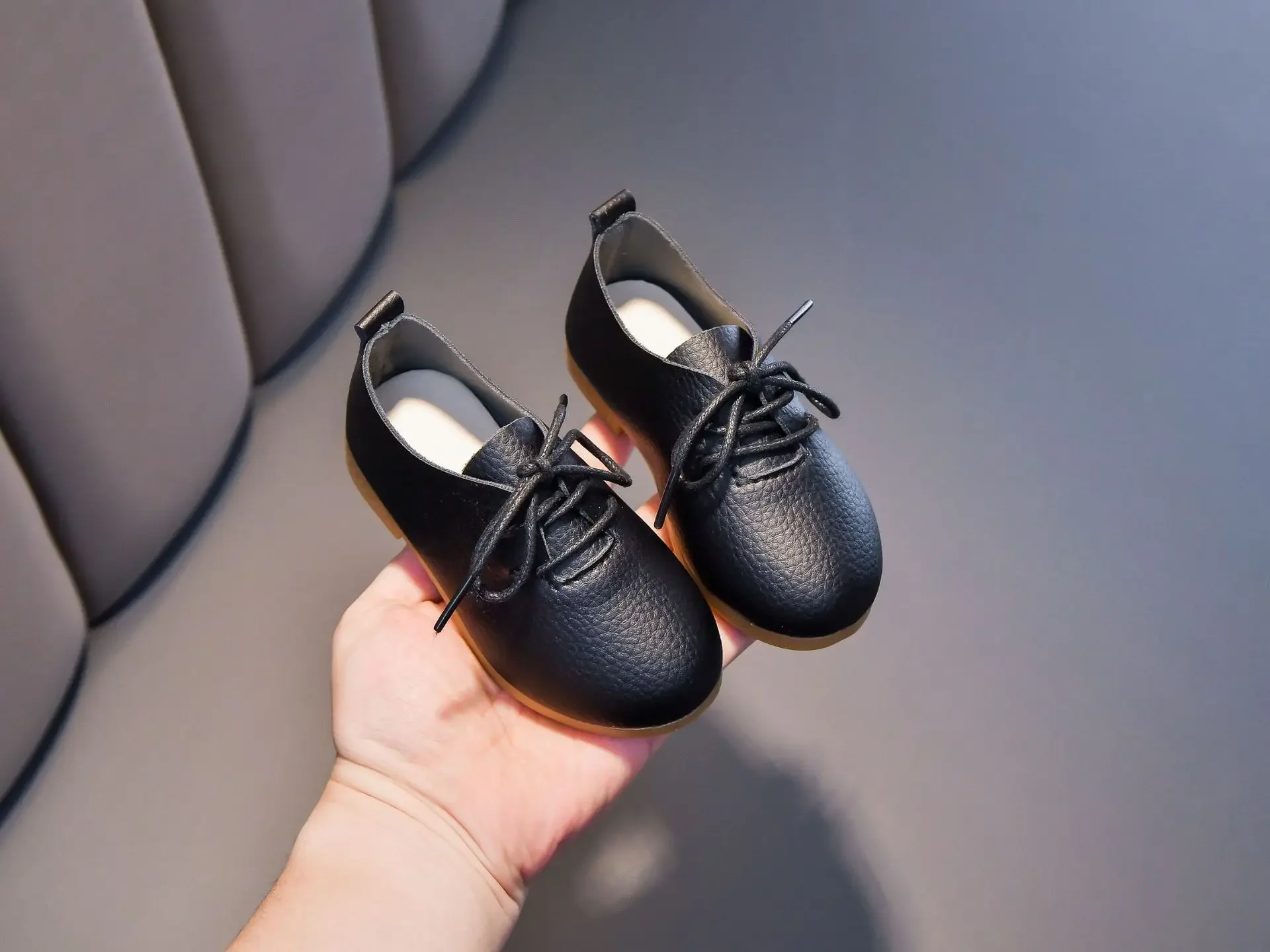 Kinder-Flachschuhe Einfarbig Matt PU Britischer Stil Kinder-Lederschuhe Rutschfest 2026 Neue Mode Jungen Mädchen Schicke Schuhe Weich – Detail 12