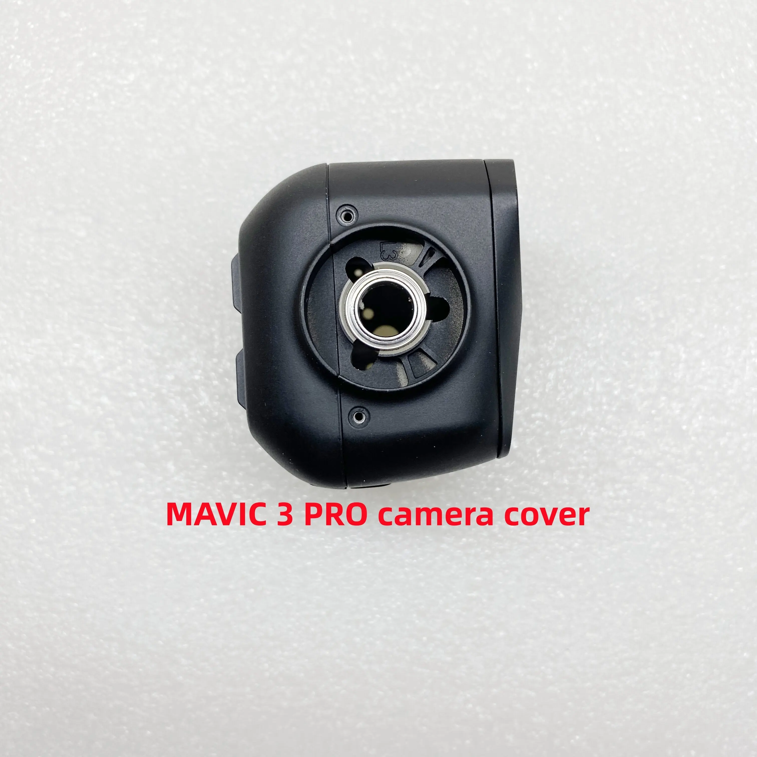 Coque de protection pour objectif DJI Mavic 3 Pro, pièces d'origine, posée à côté du drone.