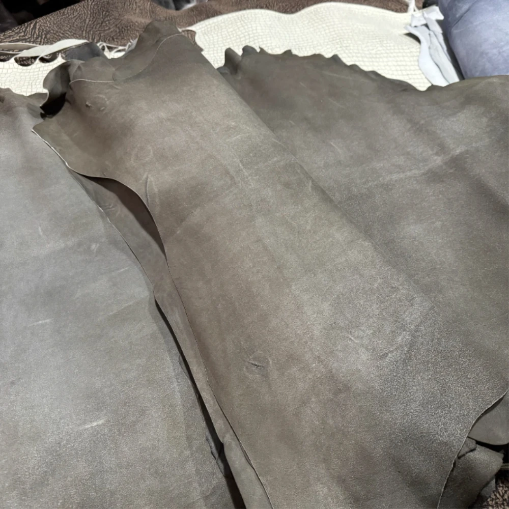 이탈리아 프로스트 양 스웨이드, 시트 당 3-4ft, 두께 0.7-0.9mm