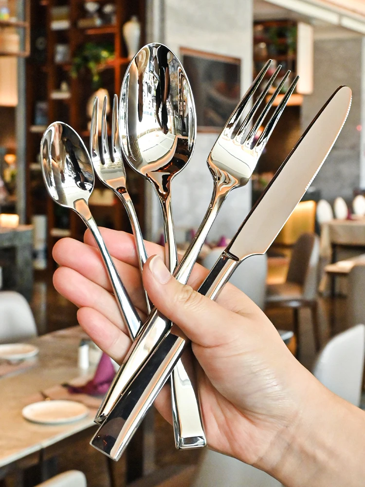 Set di posate inclinate in acciaio inossidabile, set di posate portatili da viaggio, cucchiaio, forchetta, coltello, set di stoviglie riutilizzabili per il campeggio all'aperto - immagine 3