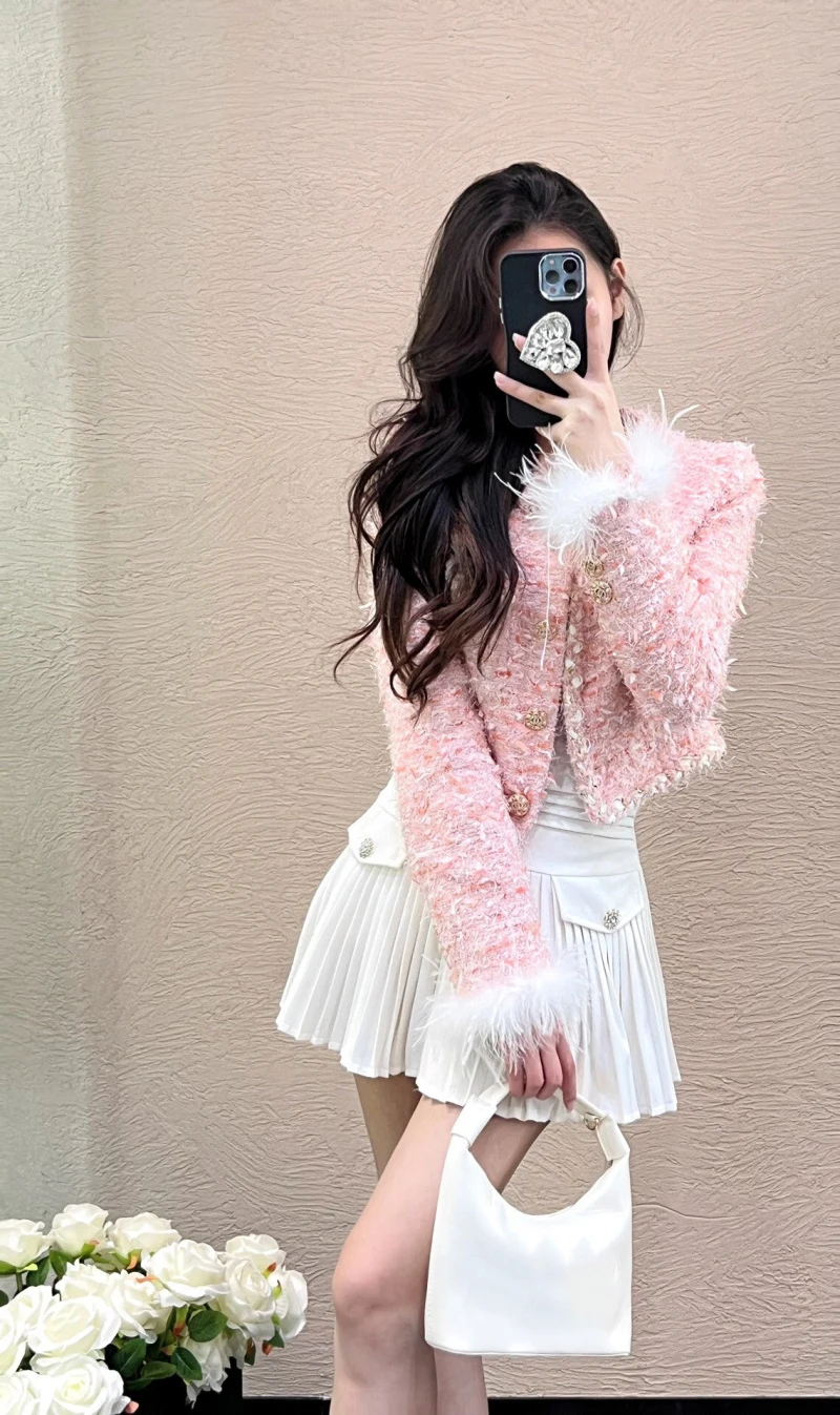

High Street Women's Coat Fashionable and Elegant, Elegant and Stylish, Slim Fit, Feather Long sleeved Woolen Short Coat
