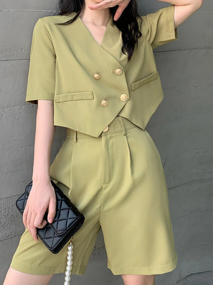 

Женская летняя одежда, новинка 2023, Модный Маленький очаровательный стиль, однотонный маленький костюм с шортами, комплект из двух предметов, женская уличная одежда