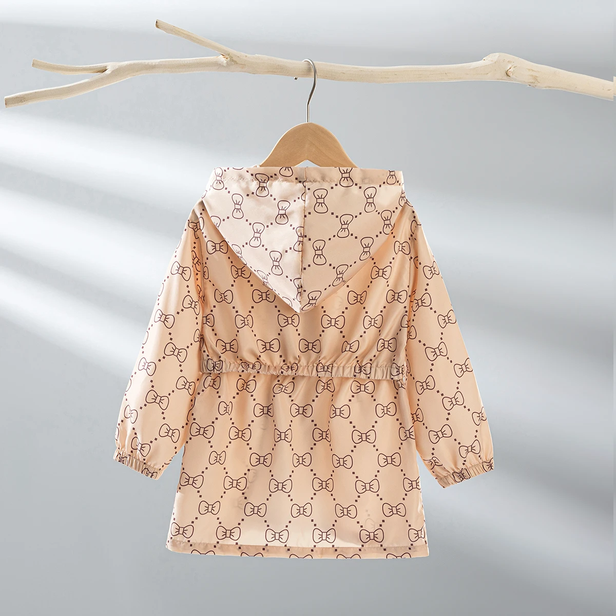 سترة أطفال للربيع/الخريف بأكمام طويلة مع قلنسوة وسحاب غير رسمي مع ربطة عنق وتصميم مطبوع بالكامل أنيق ومتعدد الاستخدامات للاستخدام اليومي