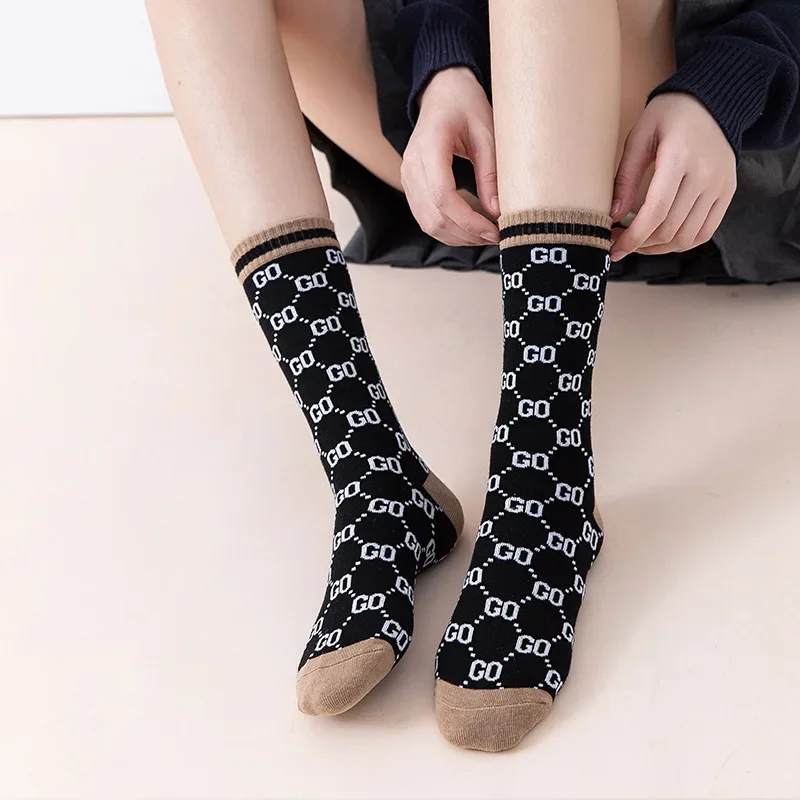 Autumn and Winter New British Style Retro Socks Women\'s INS Trendy Mid tube Socks High Tube GO Jacquard Letter Versatile Socks