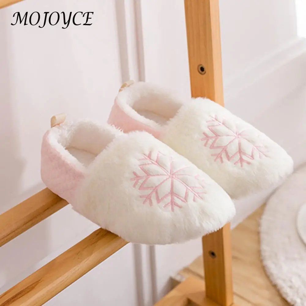 Women Snowflake Plush Slippers Closed Back Slippers Comfortable Slip On Loafer Slippers Fuzzy Home Slippers for Autumn Winter 4