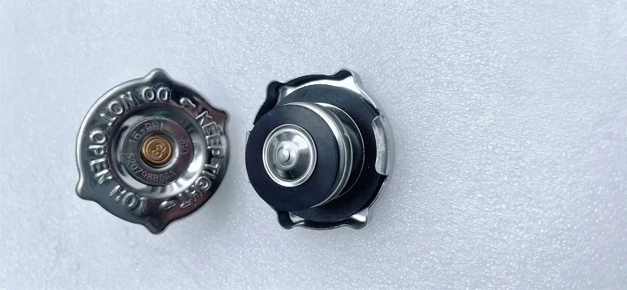 Radiator Cap (Water Tank Cap) 52079880AA 55116901AA 5278767AA Suitable For 2.4L 3.6L diesel 3.0L 4.7L 6.4L Dodge Challe car radiator cap radiator coolant tank cap