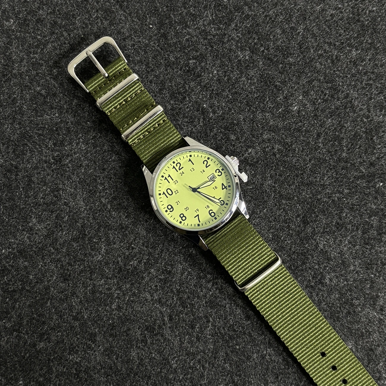 Vintage Style Quartz Watch with Nylon Strap - Waterproof Stainless Steel Wristwatch, Unisex Design