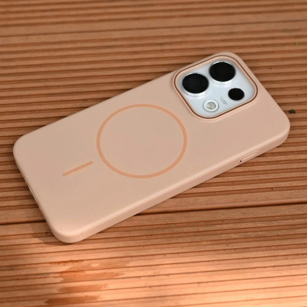 Stylish Magnetic Frosted Finish Skin-friendly Hard Case with Shockproof Protection