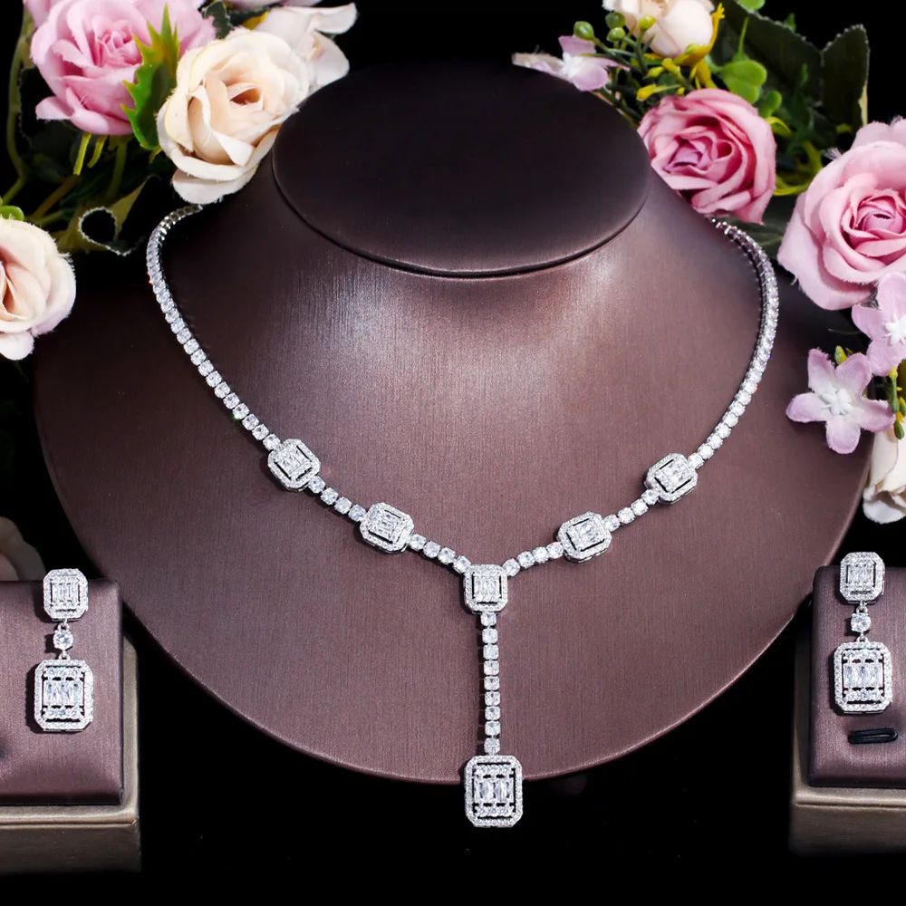 A Stunning Diamond Necklace for Your Wedding Reception