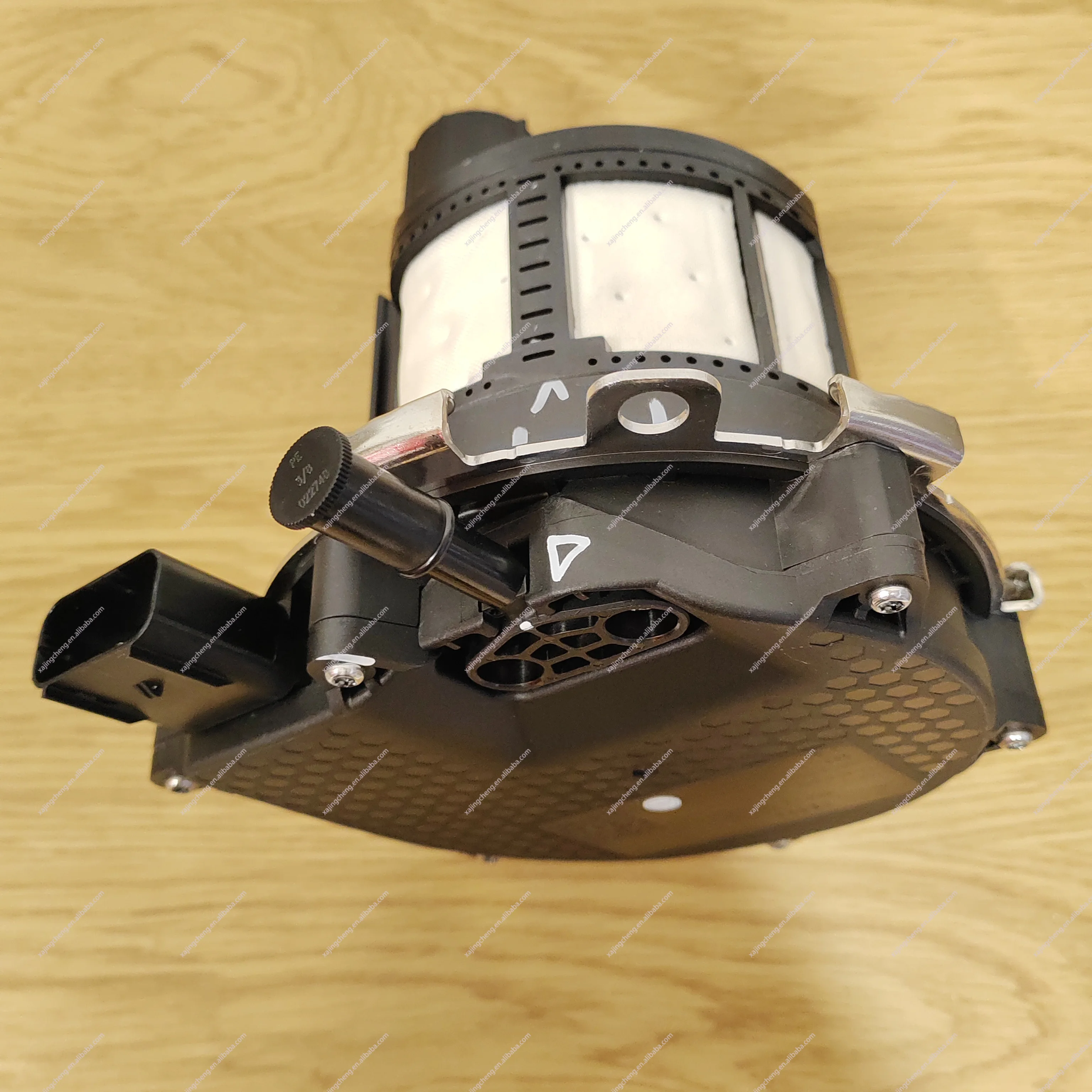 새로운 계량 우레아 펌프 연료 공급 펌프는 Sinotruck Howo 덤프 트럭에 적합합니다.